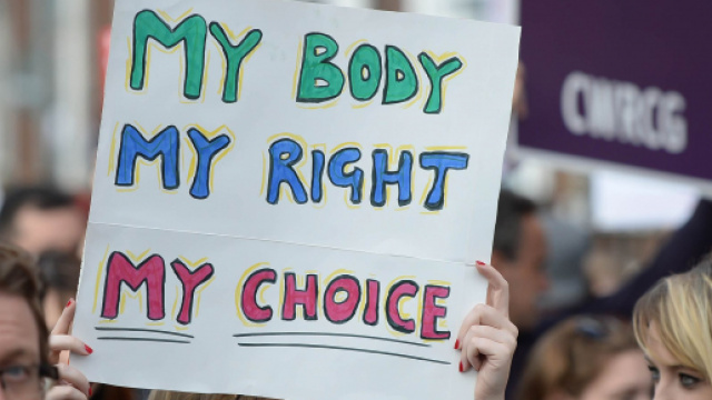 Il dramma delle donne Rom: Praga approva il risarcimento per la sterilizzazione forzata.