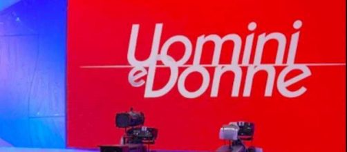 Uomini e Donne, retroscena tronisti 2021: no a Chiofalo, si punterebbe su volti poco noti.