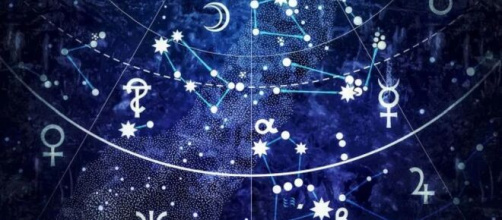 L'oroscopo di martedì 17 agosto: Toro impacciato ma romantico, ottimo Scorpione.