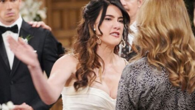 Beautiful, spoiler Usa: Steffy schiaffeggia Sheila e le impedisce di vedere Hayes.