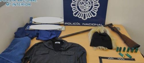 Material incautado a los detenidos donde destaca una escopeta (Policía Nacional)