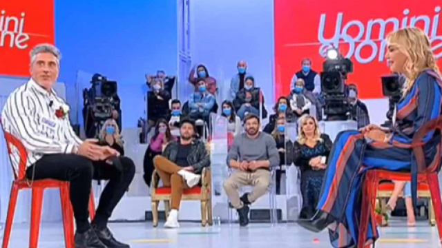 Uomini e Donne, retroscena amori Over: Enzo Capo si sposa, Luca ed Elisabetta innamorati.