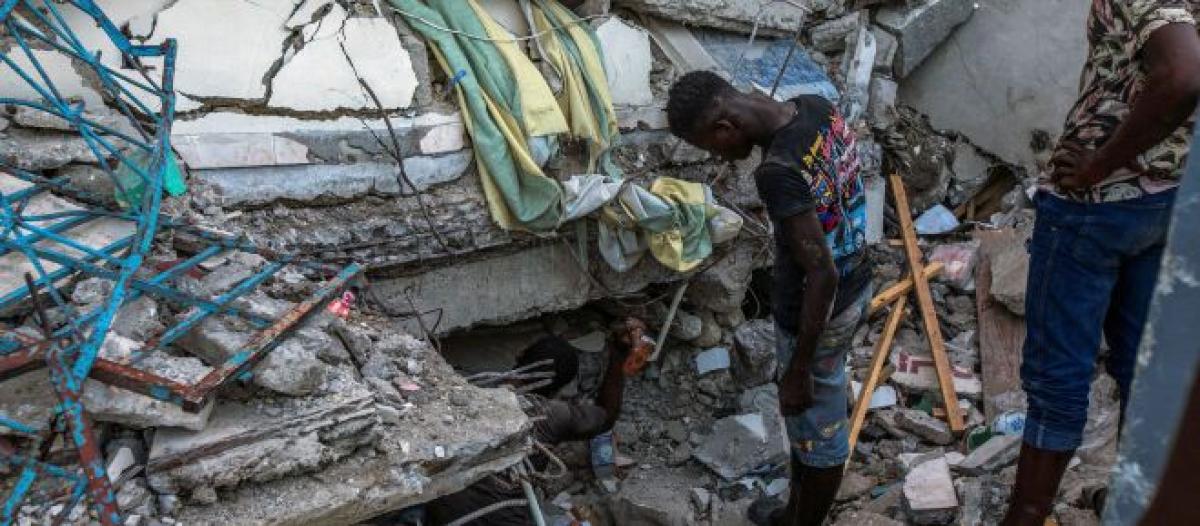 Earthquake Of 7 2 Magnitude Devastates Haiti Death Toll More Than 1200