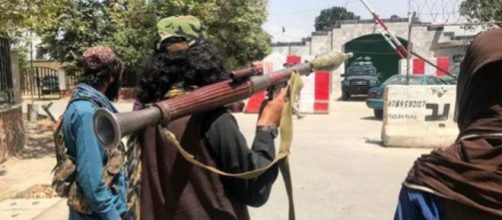 Guard´kia talibán en el interior de Kabul (@AlbertS39374282)