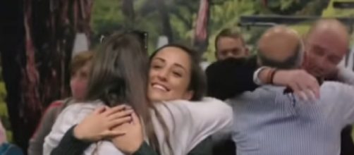 New Australia-New Zealand travel bubble reunites many families (Image source: BBC News/YouTube)