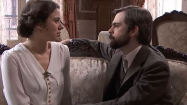 Una vita, trame Spagna: Velasco confessa a Genoveva di essersi innamorato di lei.