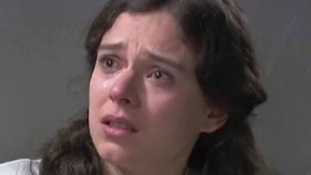 Una vita, trame 22-28 agosto: Genoveva perde il bambino, Anabel e Camino stringono amicizia.