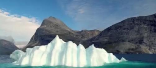 Travel tips for Greenland - How to spend your holiday in Greenland. [Image source/DW Travel YouTube video]
