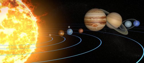 Previsioni zodiacali di domenica 22 agosto: Ariete curioso, alti e bassi per Bilancia.