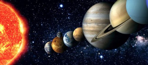 Previsioni zodiacali di sabato 21 agosto: la Luna favorisce Gemelli, Bilancia frizzanti.