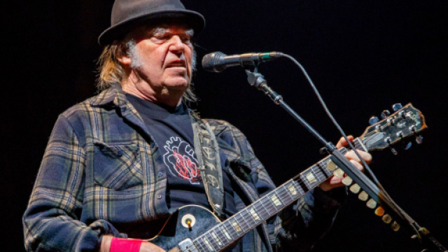 Neil Young annulla il Farm Aid per paura di nuovi contagi di Covid