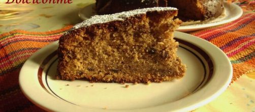 Cake di prugne e noci, un dolce rustico molto saporito.