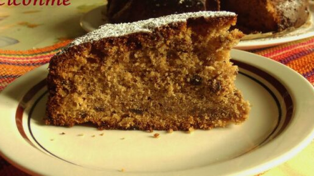 Cake di prugne e noci, un dolce rustico molto saporito.