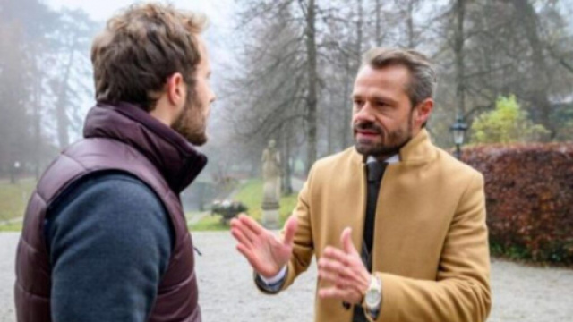 Tempesta d'amore: Erik viene sorpreso da Erik nel bosco incendiato.