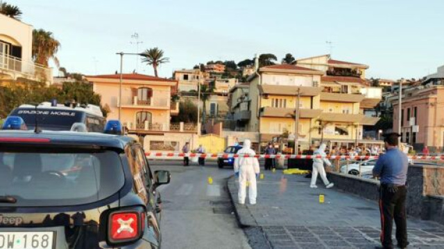 Antonino Sciuto &egrave; stato trovato impiccato: era ricercato per l'omicidio di Vanessa Zappal&agrave;. I carabinieri avevano diffuso le foto.