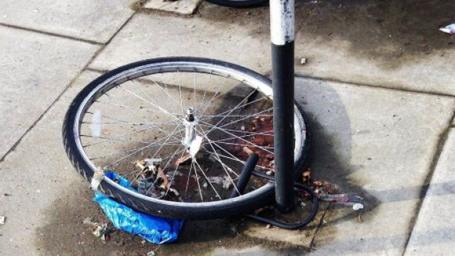 Furti di bicicletta, il 30% è compiuto da squadre organizzate. E i ciclisti derubati mettono alla gogna social i sospettati.