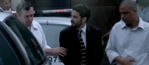 Pedro é preso em 'Império'. (Reprodução/TV Globo)