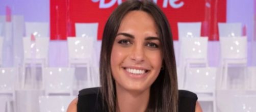 Uomini e Donne, prime parole della new entry Andrea Nicole: 'Sono femmina da otto anni per la legge'.
