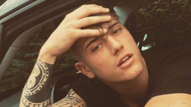 Uomini e Donne, retroscena ultimo arrivato Joele: 'Ex &egrave; stata con i suoi migliori amici'.