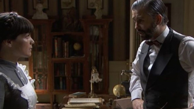 Una vita anticipazioni spagnole: Javier ordina a Laura l'uccisione di Alvarez Hermoso.