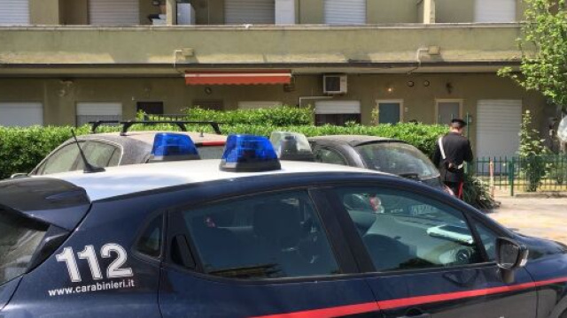 Castelfranco Veneto, farmacista 37enne trovata morta: lo zio si uccide dopo la scoperta.