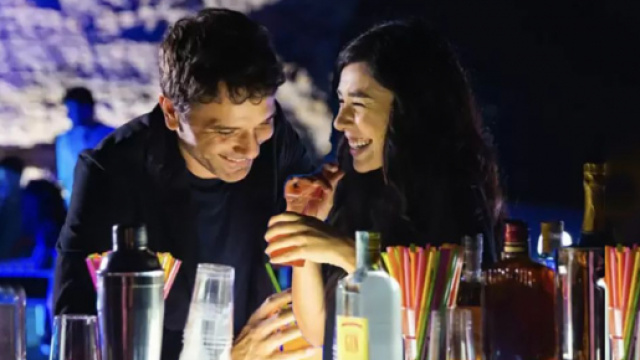 Un posto al sole, il nuovo personaggio interpretato da Mauro Racanati e Rossella (Giorgia Gianetiempo).