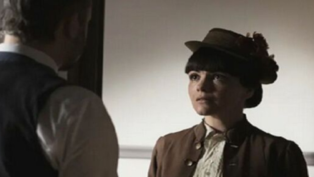 Una vita, spoiler Spagna: Laura costretta a uccidere Felipe su richiesta di Velasco.