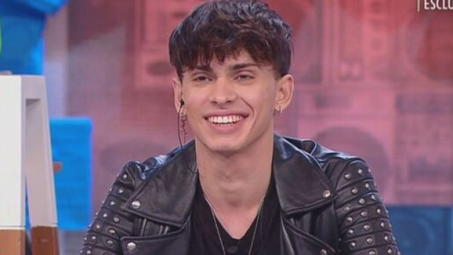 Deddy ricoperto di insulti sui social.