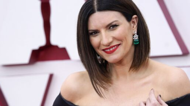 Tagli di capelli corti tendenze autunno 2021: il long bob e il caschetto di Laura Pausini