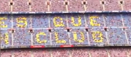 Les tribunes du Camp Nou insultent le PSG (Source : capture Youtube)