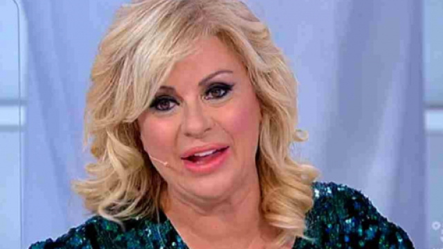 Uomini e Donne: Tina Cipollari non si sposa più? Possiibili motivi distanza e un tradimento.