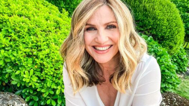 Amici 2021/22, Lorella Cuccarini prof di canto, i fan polemici: 'Poi pulirà le casette?'.