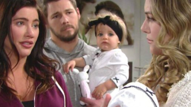 Steffy, Finn, Sheila e il piccolo Hayes.