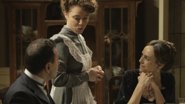 Una vita, trame Spagna: Marcos e Felicia iniziano una storia, Soledad è gelosa.