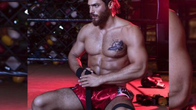 Can Yaman, frecciatina di Kabir Bedi.