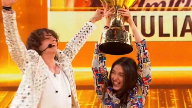 Sangiovanni ha dedicato belle parole alla fidanzata Giulia.