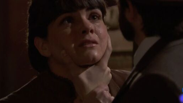 Una Vita, anticipazioni spagnole: Laura Alonso e l'avvocato di Genoveva sono alleati.