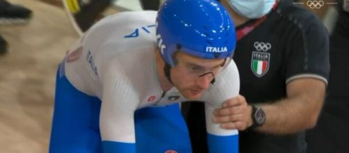 Simone Consonni alla partenza della madison delle Olimpiadi di Tokyo 2020