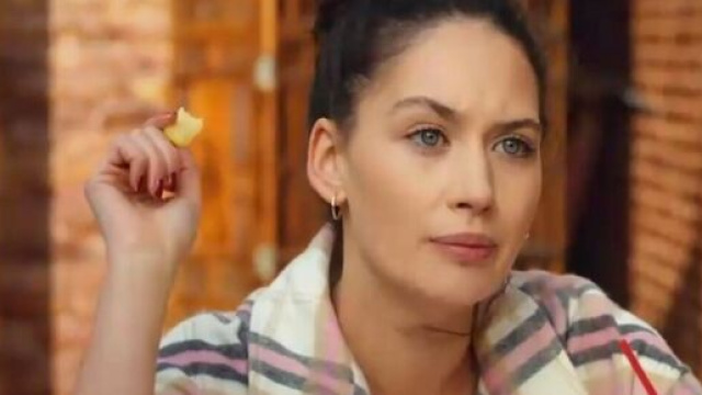 Una vita, anticipazioni: Balca viene assunta al posto di Selin e mette gli occhi su Serkan.