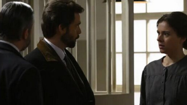 Una vita, spoiler al 22/08: Genoveva finisce in ospedale a causa di Santiago.