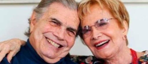 Tarcísio Meira e Glória Menezes estavam vacinados e isolados, mas uma bobeada colocou o casal em risco (Arquivo Blasting News).