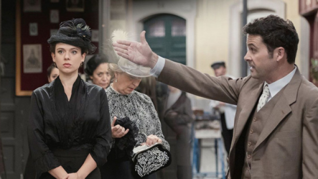 Una vita, anticipazioni spagnole: Genoveva farà esplodere la piazza del quartiere.