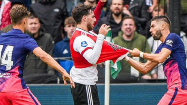 Yannick Carrasco a été exclu contre Feyenoord. (Source : capture Youtube)