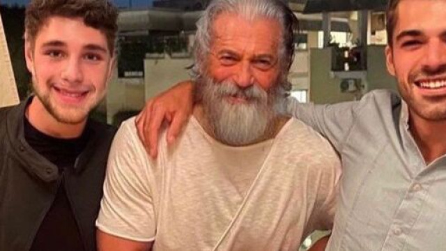 Can Yaman preso in giro da Argentero: la foto ritoccata.