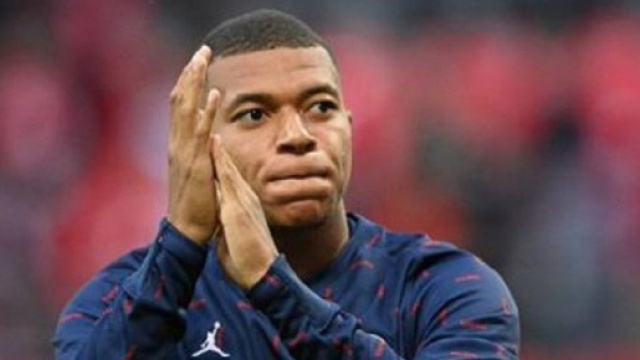 PSG - Clermont : certains supporters parisiens ont sifflé Kylian Mbappé (capture YouTube)