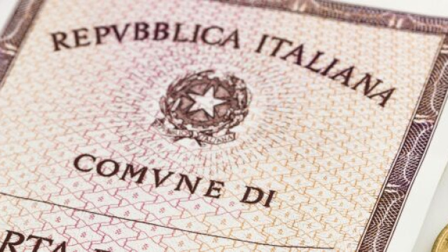 Macerata, nei guai impiegata comunale, faceva la 'cresta' nell'emissione della carta d'identità elettronica.