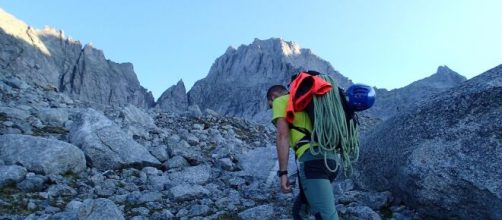 Brescia, 54enne precipita mentre scala il Badile: muore dentista, padre di 4 figli.