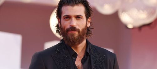 Can Yaman stroncato dopo Venezia 78.