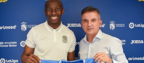 Le club de Fuenlabrada accueille Stéphane Mbia avec une chanson de mauvais goût (capture club de Fuenlabrada)