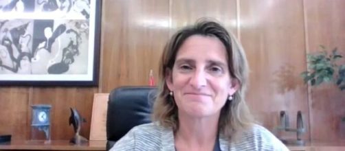 La vicepresidenta tercera de España Teresa Ribera sostuvo que el paquete de medidas ayudará para bajar el coste de la luz (@mitecogob)